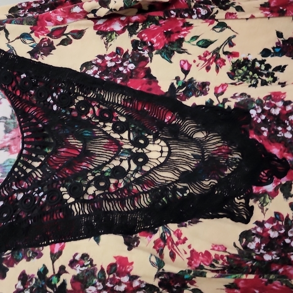 FALL Floral Lace Inset Hanky Hem Top Blouse Size M - Picture 2 of 6